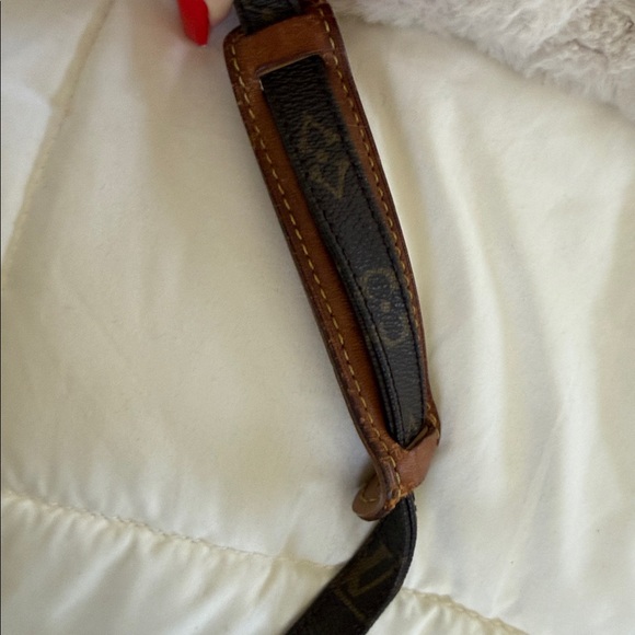 Louis Vuitton Monogram Canvas Messenger Bag - Picture 6 of 11